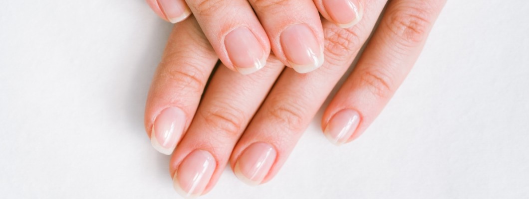 Какви са причините и как да се справим с чупливите нокти?